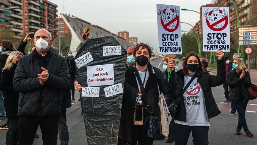 Barcelona Pone Coto Al Reparto A Domicilio Y Destierra Las Cocinas Fantasma