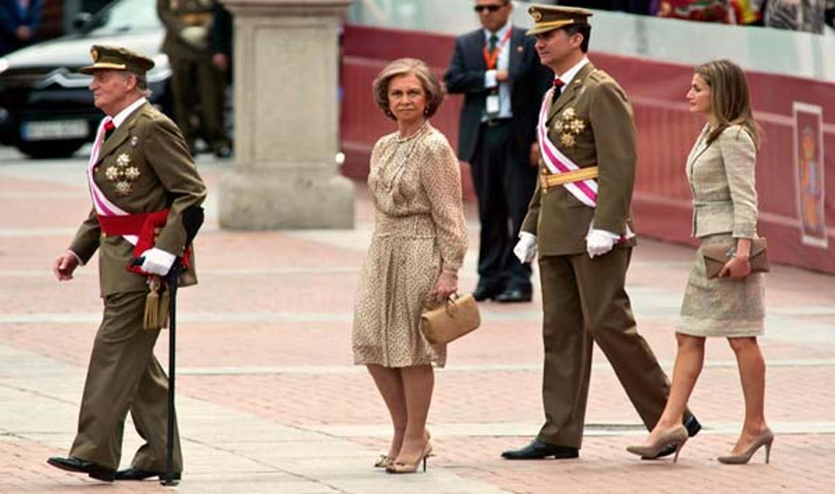 El Rey preside con buen aspecto el Día de las Fuerzas Armadas