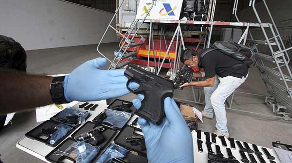 La Guardia Civil incauta más de 22 700 pistolas