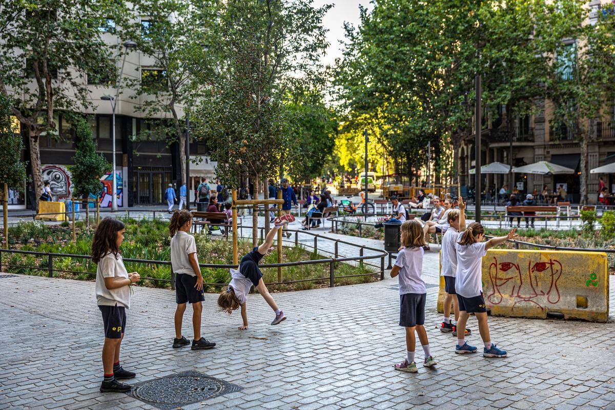 Escenas Inesperadas De La Superilla Del Eixample Fotos