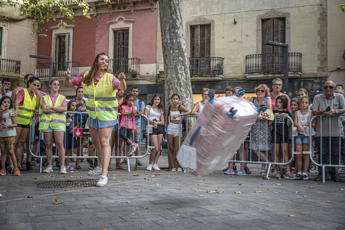 Campeonato Mundial De Lanzamiento De Maletas En Horta Fotos