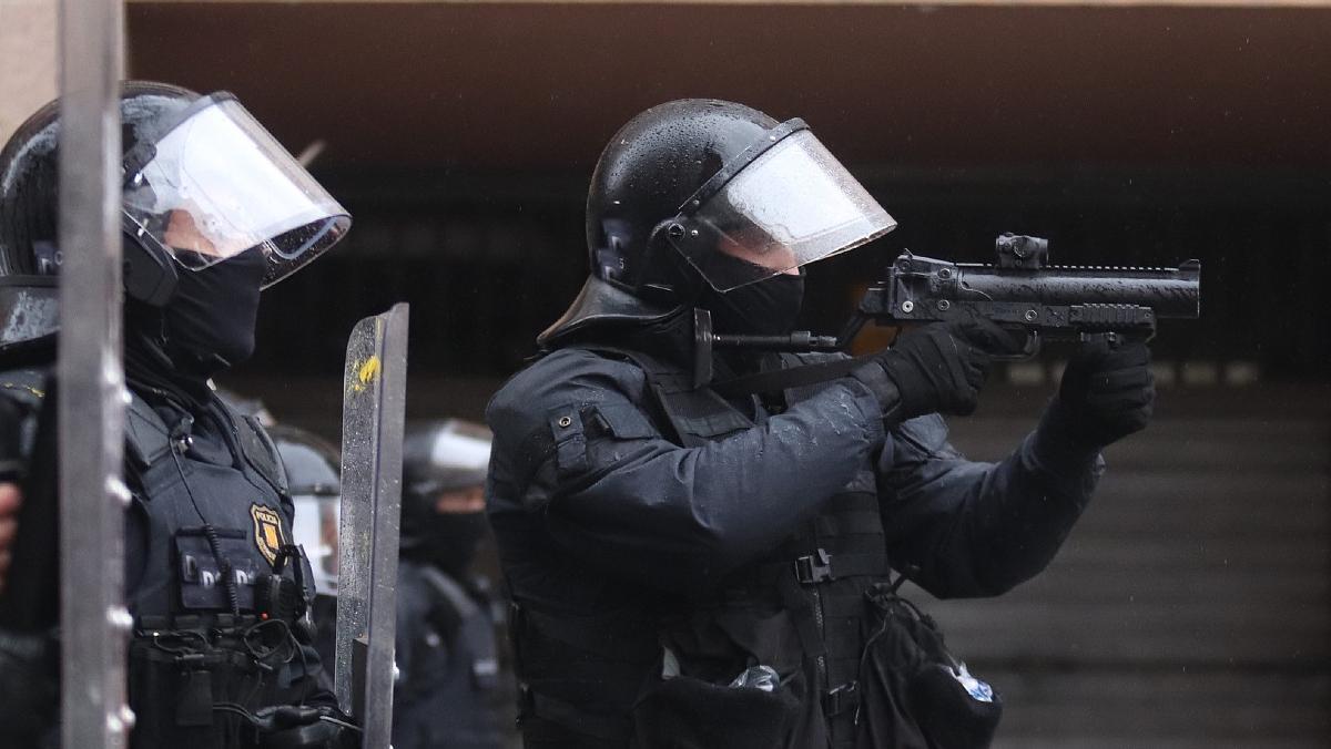 Antidisturbios De Los Mossos Imputados Por Disparar Se Escudan En La