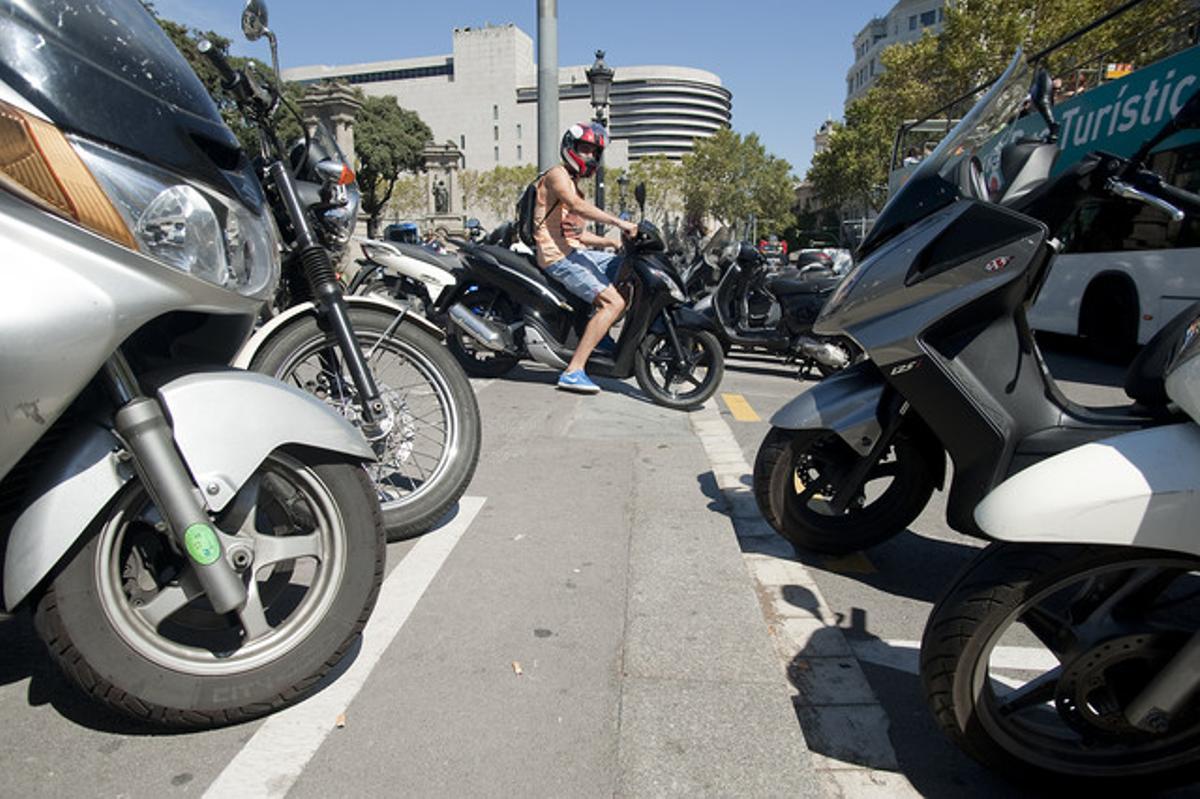 Les Vendes De Motos I Vehicles Lleugers Cauen Un