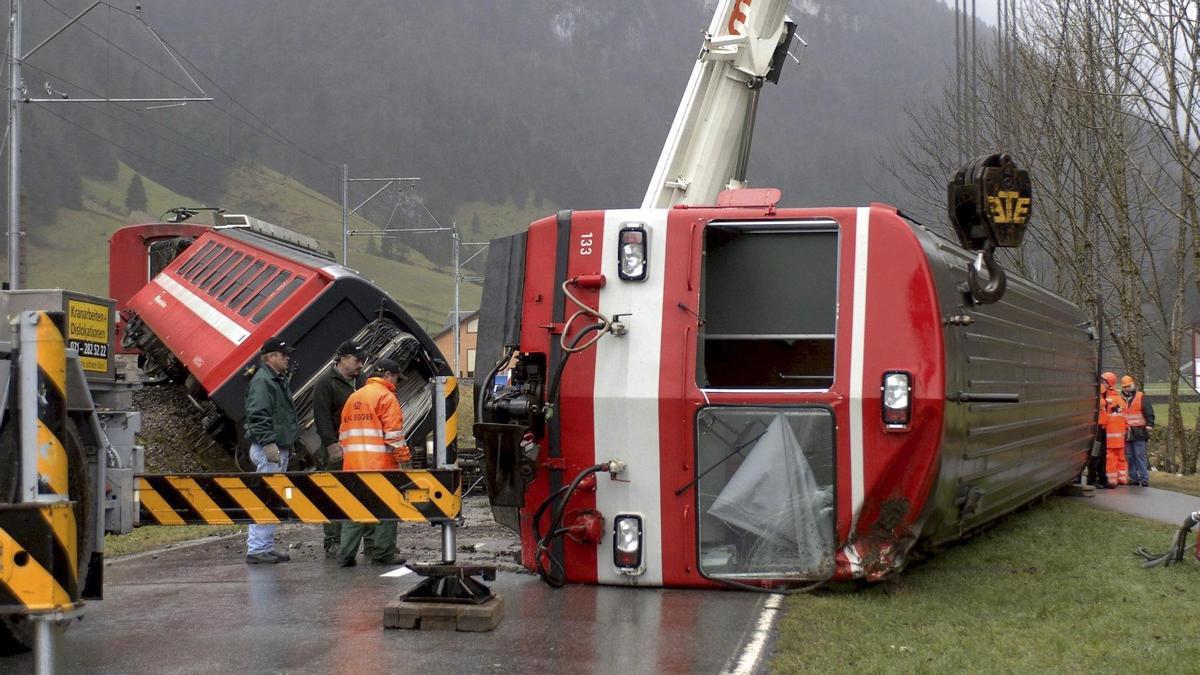 Dos descarrilamientos casi simultáneos dejan varios heridos en Suiza