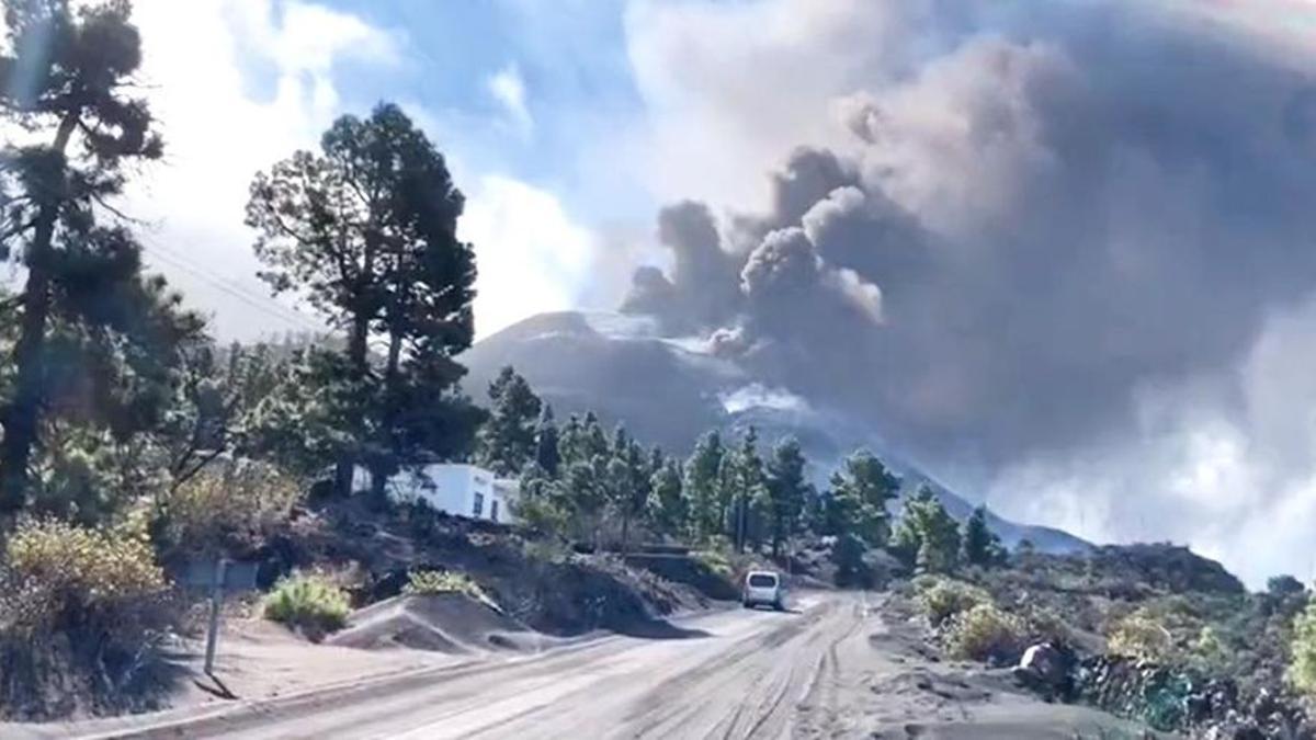 Volcán de La Palma se derrumba parte del cono principal VIDEO