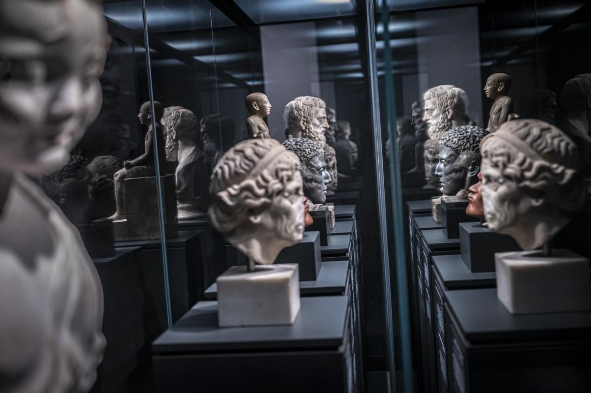 10 000 años de figuras humanas en el Caixaforum