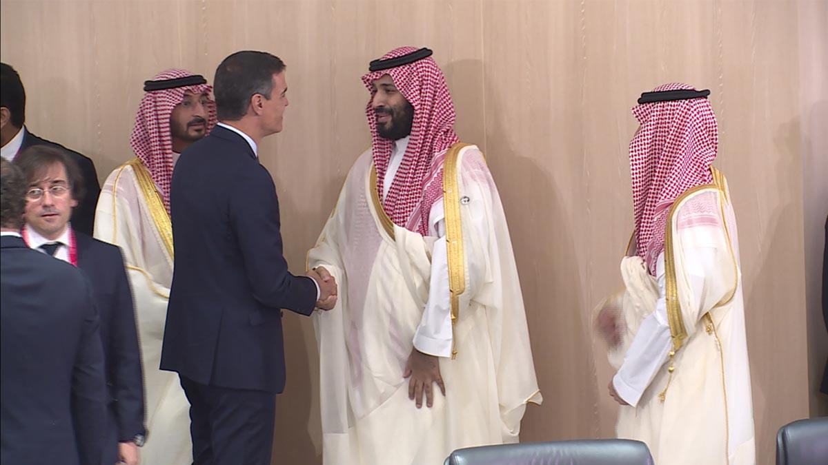 Saludo Entre Pedro S Nchez Y El Pr Ncipe De Arabia Saud En Osaka