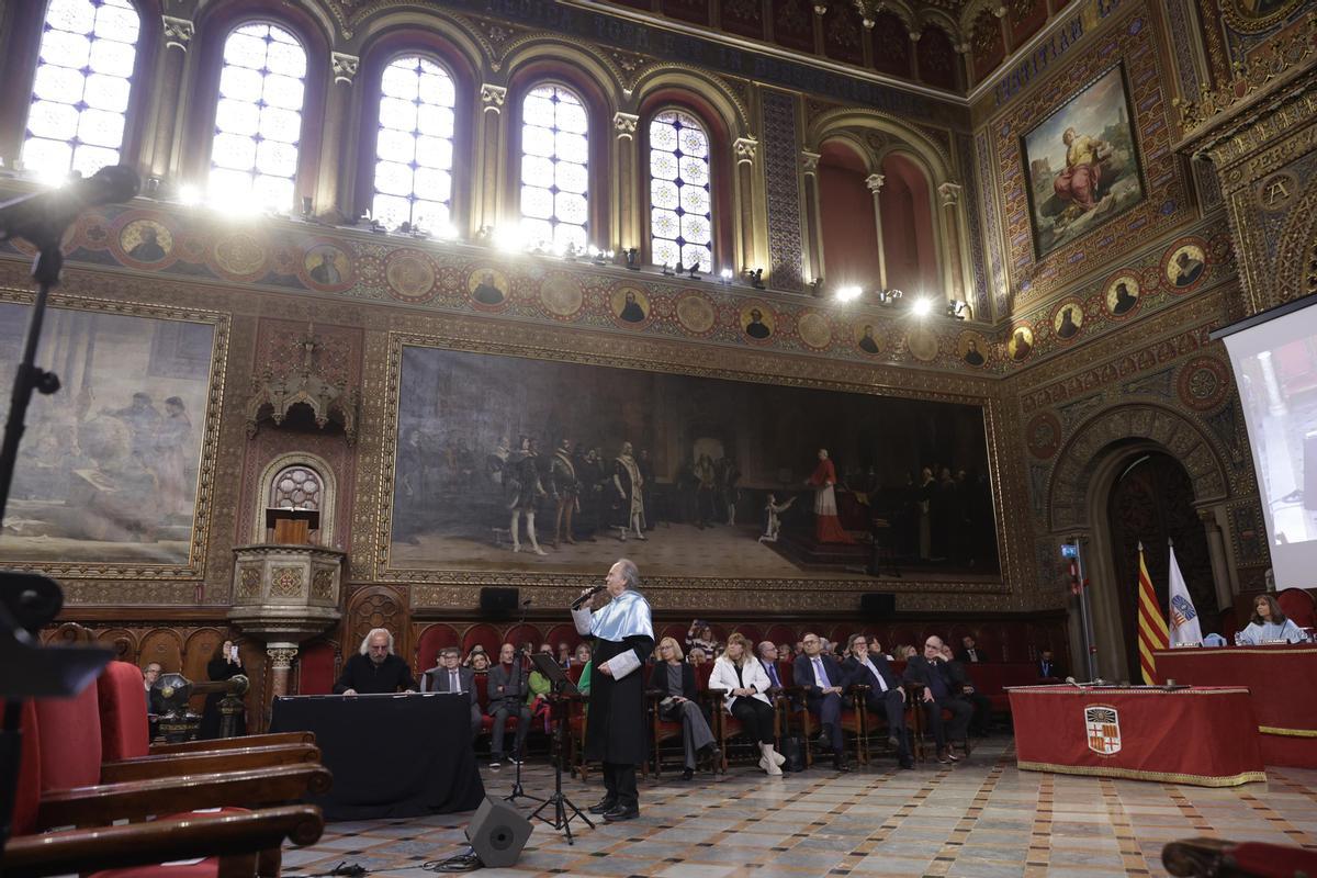 Joan Manuel Serrat Y Maria Del Mar Bonet Investidos Doctores Honoris