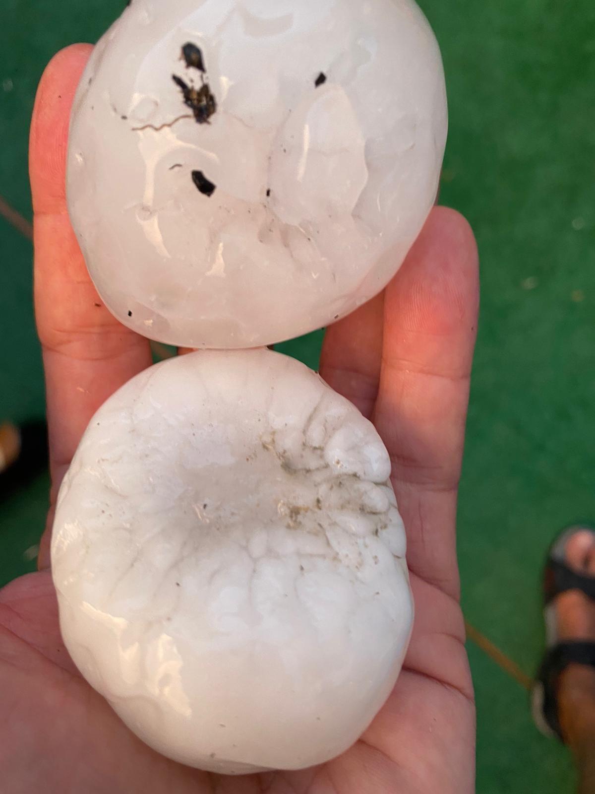 Bolas de granizo de 10 centímetros en La Bisbal d Empordà