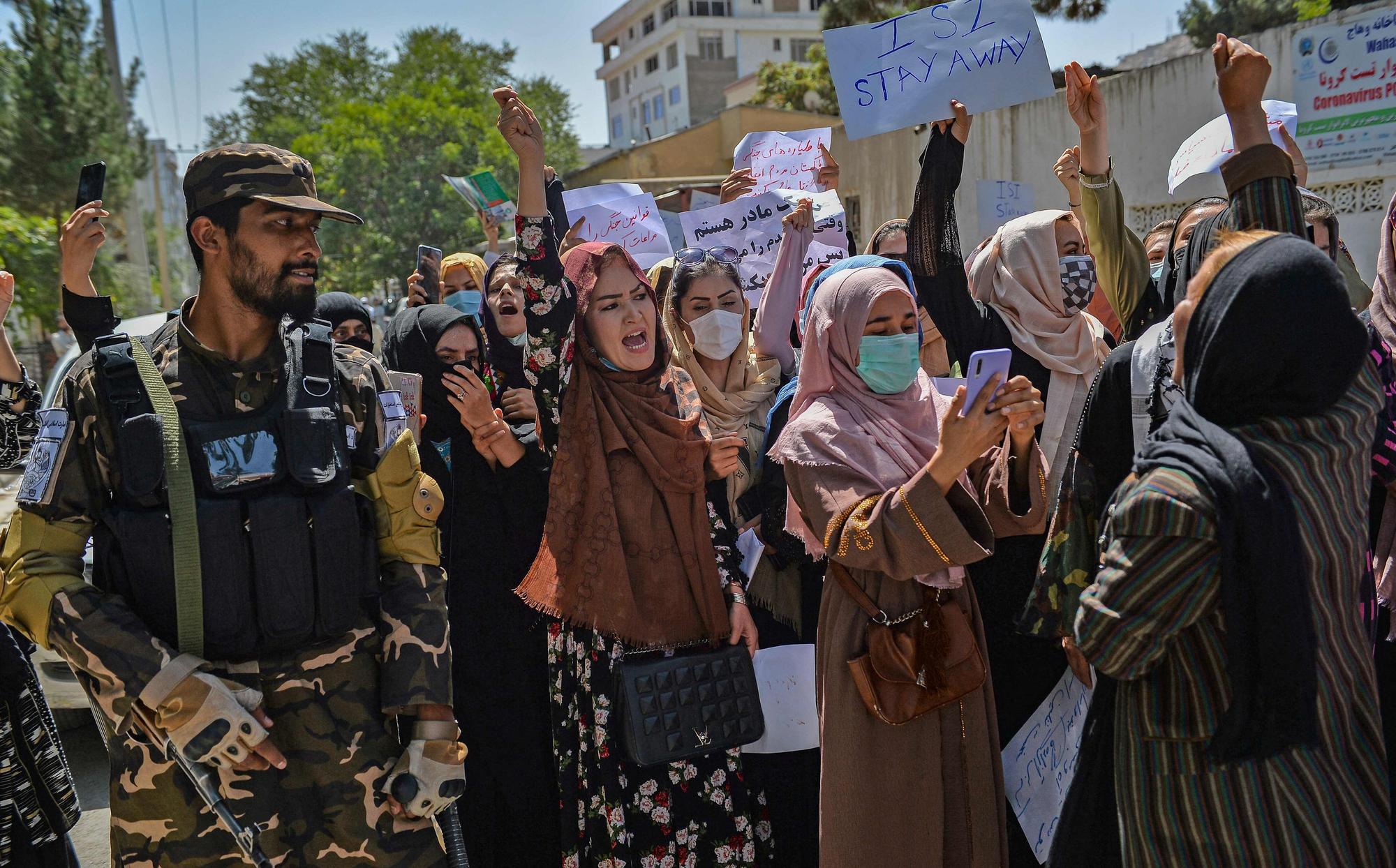 Los Talibanes Dispersan Con Fuego Real Una Protesta De Mujeres En Kabul