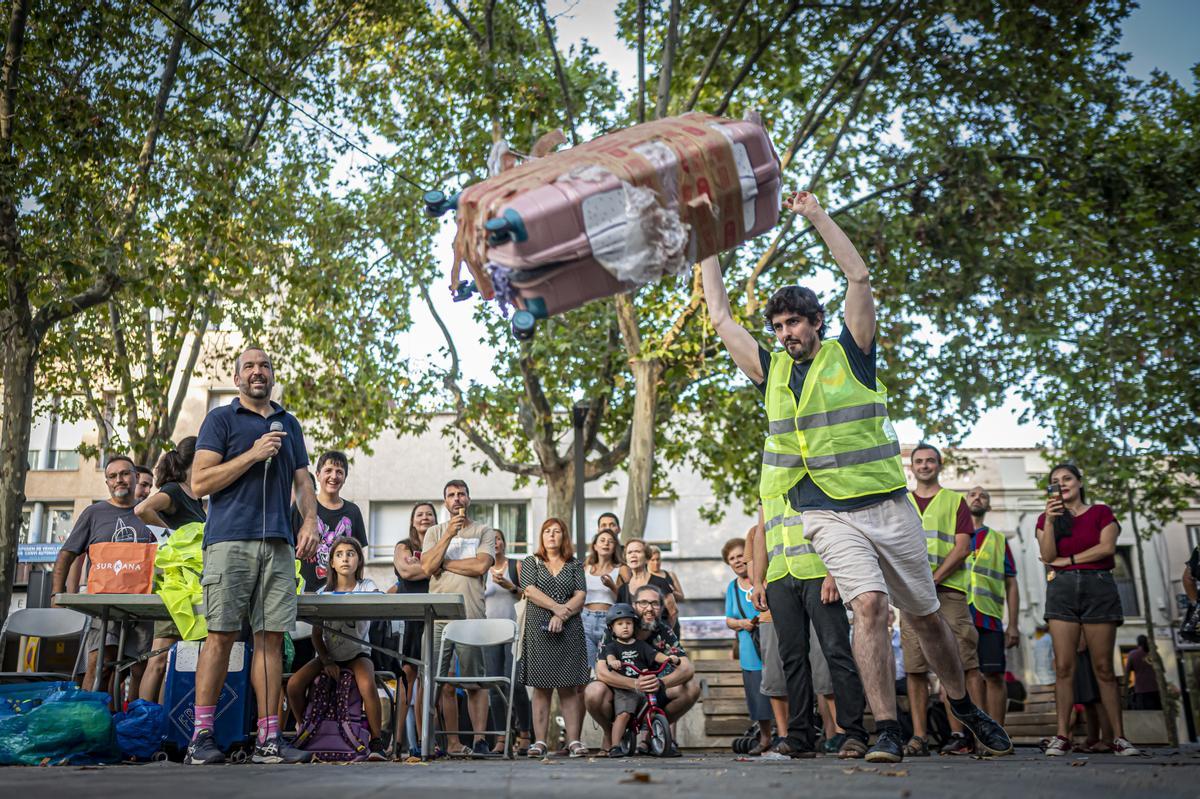 Campeonato Mundial De Lanzamiento De Maletas En Horta Fotos