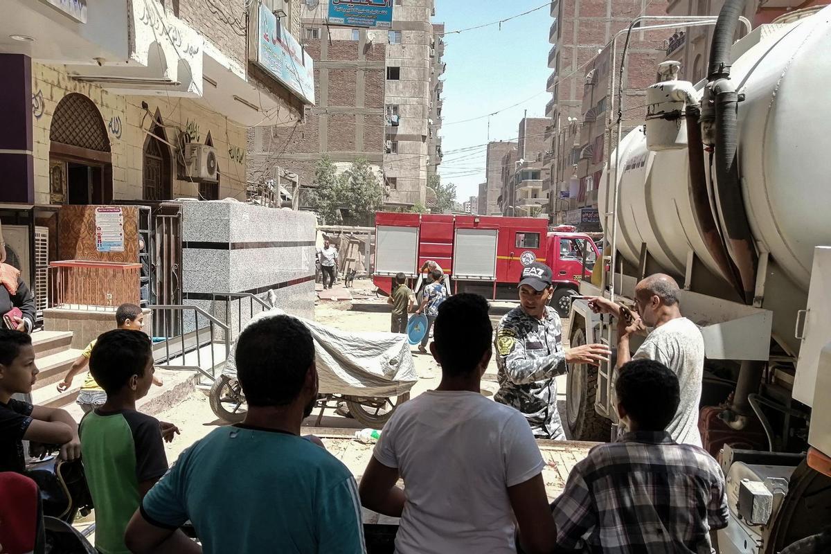 Egipto Un Incendio En Una Iglesia En El Cairo Deja Al Menos Muertos