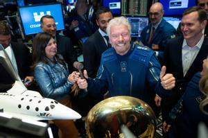 Richard Branson s’avança a Jeff Bezos i viatja a l’espai aquest diumenge