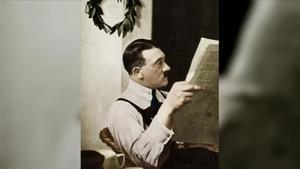 Hitler, en la prisión de Landsberg, donde cumplió condena en un régimen privilegiado. 