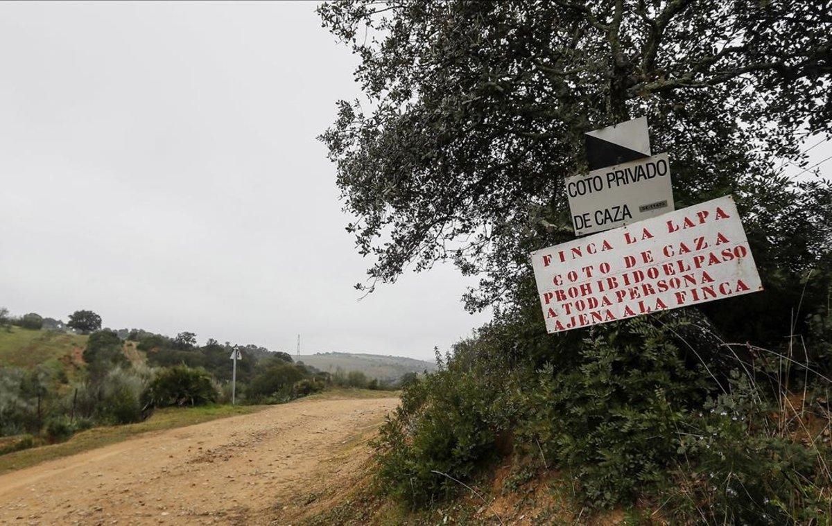 La finca ’La lapa’ en la localidad sevillana de Burguillos, donde un niño de cuatro años ha muerto de un disparo durante una cacería. La finca ’La lapa’ en la localidad sevillana de Burguillos, donde un niño de cuatro años ha muerto de un disparo durante una cacería.
