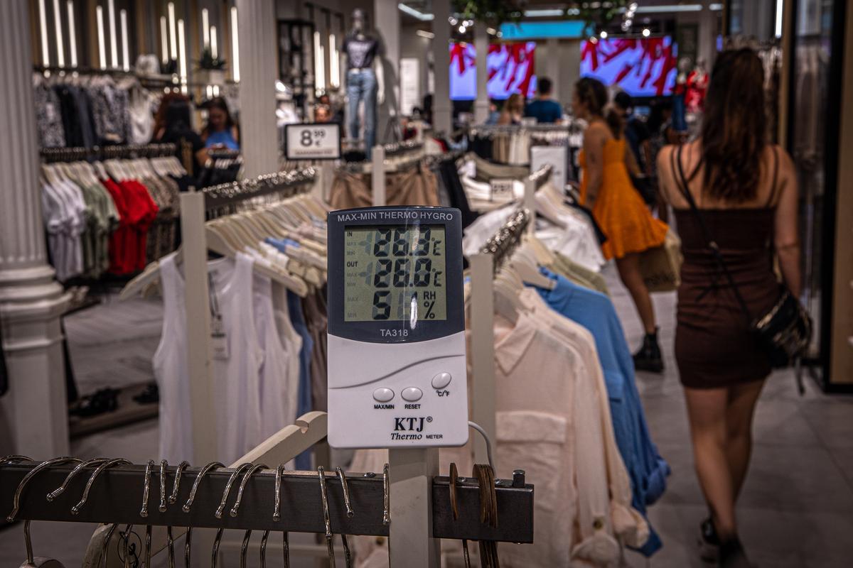 Un termómetro en una tienda de ropa.