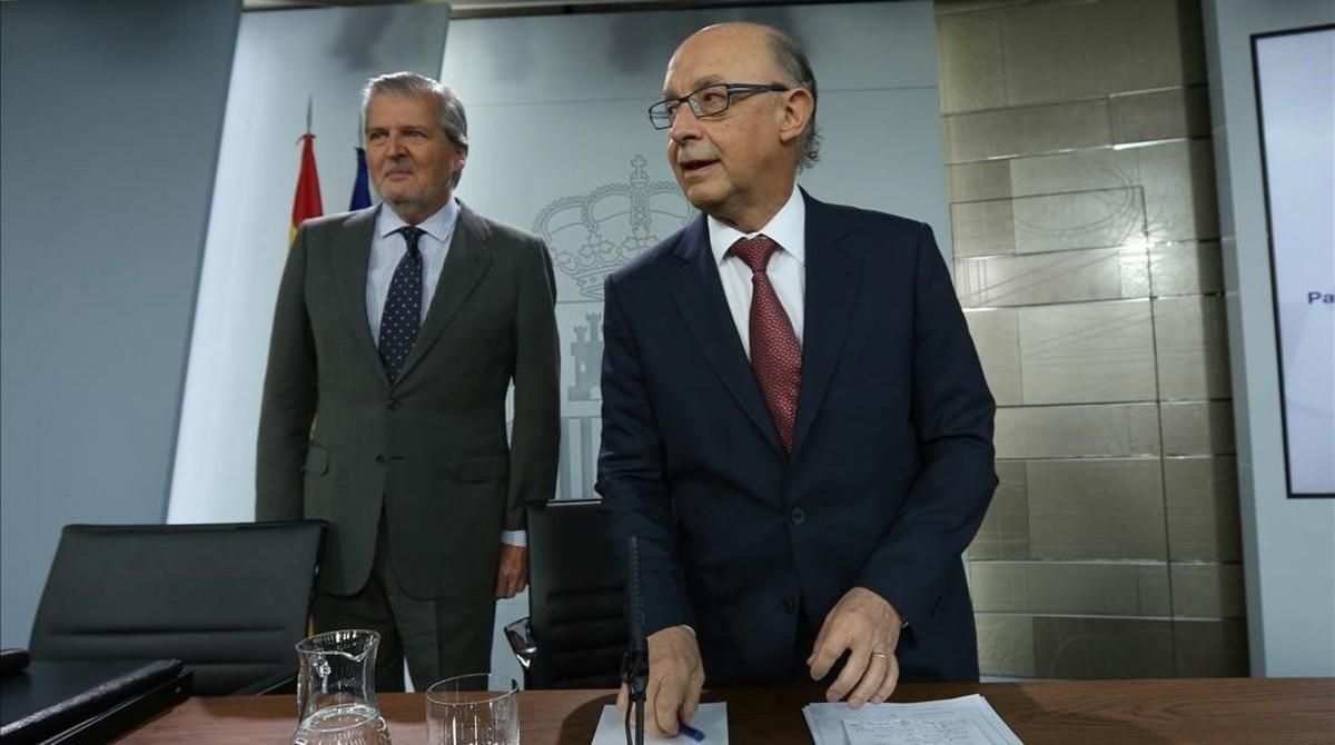 El Gobierno ordena a los bancos que denuncien pagos relacionados con el 1-O El Gobierno ordena a los bancos que denuncien pagos relacionados con el 1-O