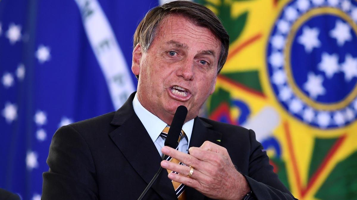 Bolsonaro exige a Brasil dejar de ser un país de maricas por temor al covid-19.