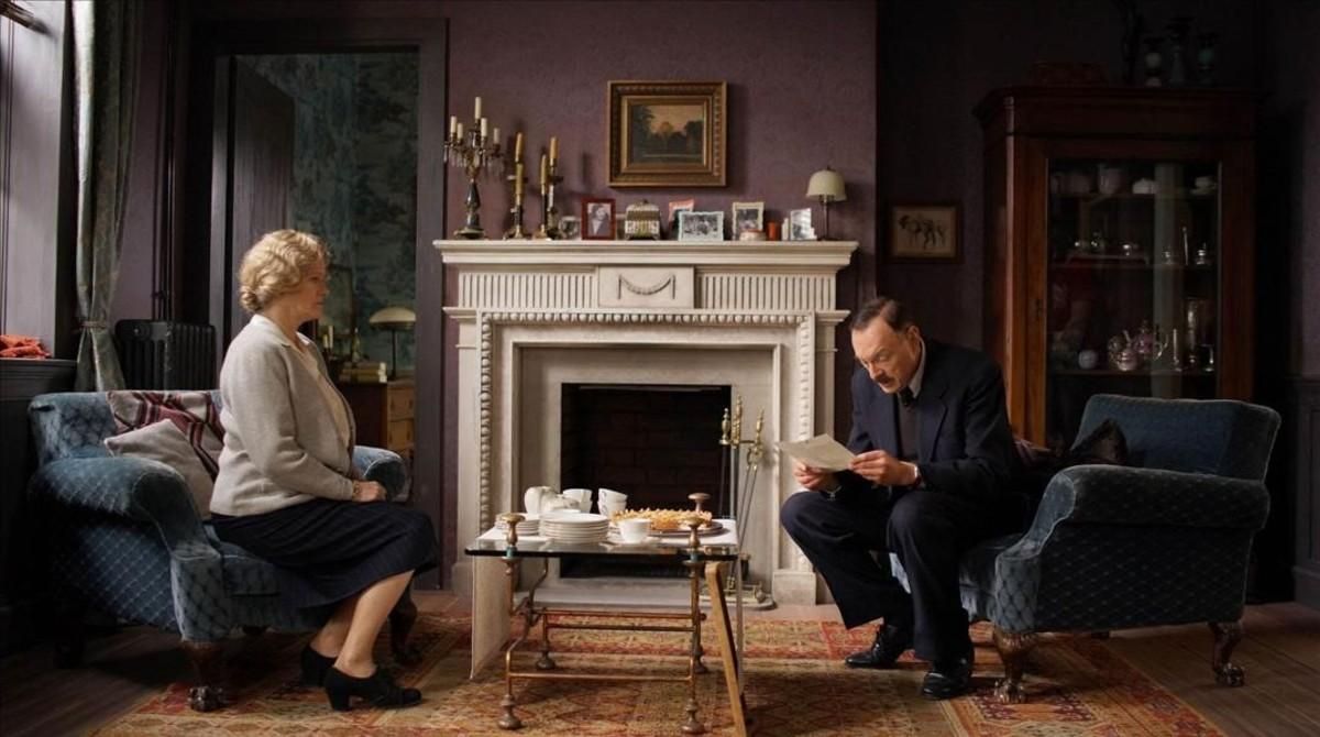 Los actores Josef Hader y Barbara Sukowa, como Stefan Zweig y su primera mujer, Friderike, en el filme. Los actores Josef Hader y Barbara Sukowa, como Stefan Zweig y su primera mujer, Friderike, en el filme.