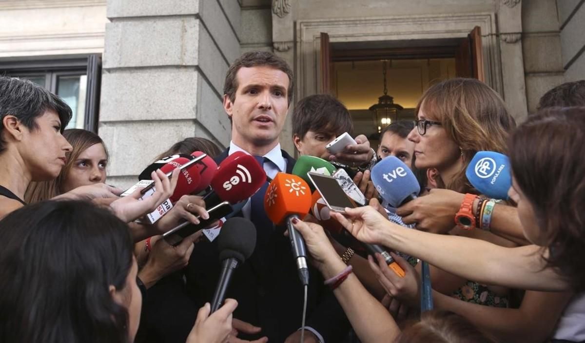 Casado hace declaraciones a la prensa tras su reunión con las asociaciones de jueces y fiscales. Casado hace declaraciones a la prensa tras su reunión con las asociaciones de jueces y fiscales.