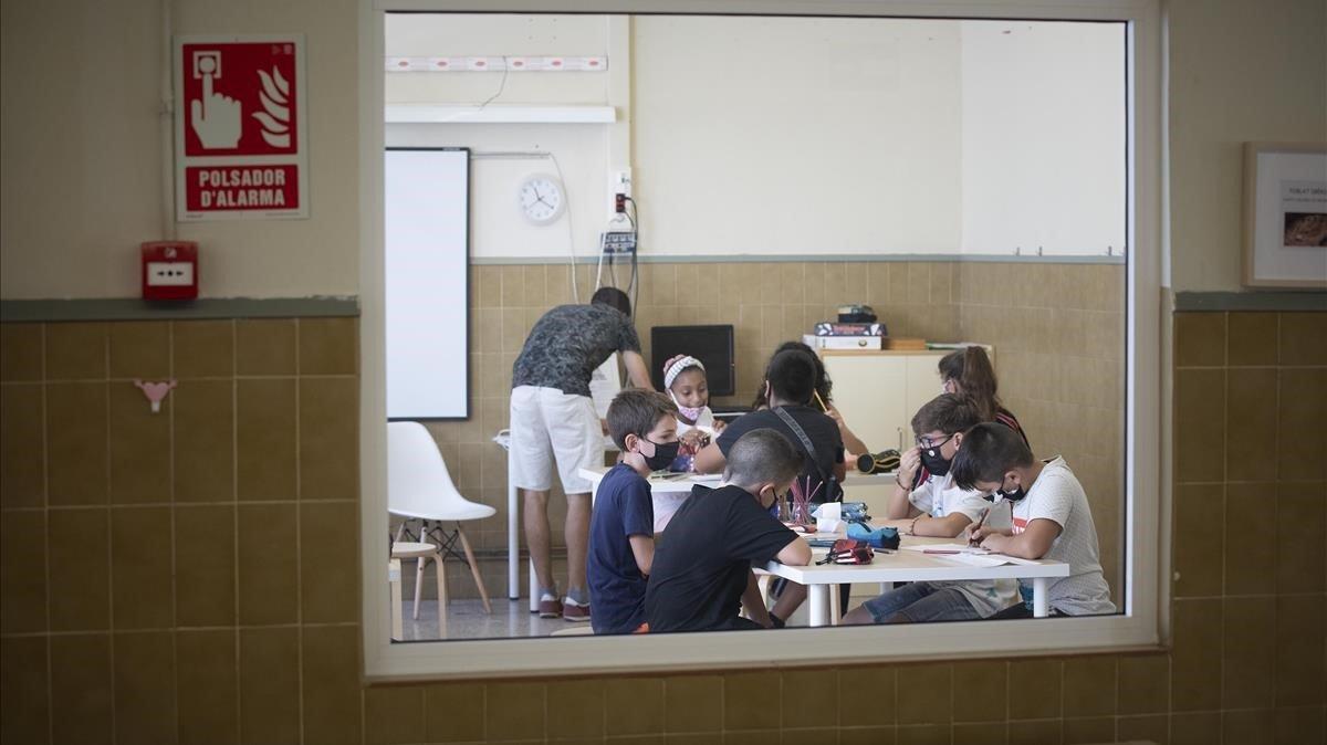 La Generalitat veu «molt probable» que els alumnes hagin d'anar a classe abrigats