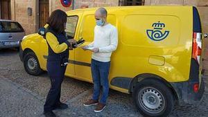 La España sin bancos: de los cajeros de Correos a sacar dinero en las tiendas