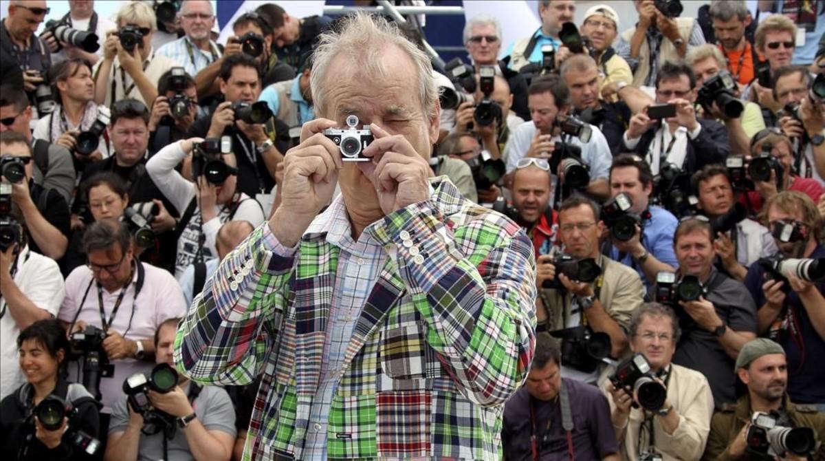 El actor Bill Murray, con  una minicámara, en el 65º festival de cine de Cannes. 
