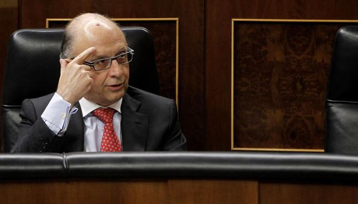 Cristóbal Montoro gesticula en su escaño del Congreso, el pasado 17 de octubre. Cristóbal Montoro gesticula en su escaño del Congreso, el pasado 17 de octubre.