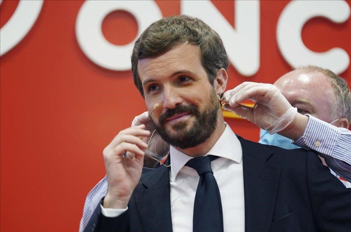 El presidente del Partido Popular Pablo Casado participa en la presentación del libro El Banco Central Europeo Propuestas de Reforma escrito por el senador del PP Fernando Martínez-Maíllo . Al acto tambien asistió el ex presidente del Gobierno Mariano Rajoy y el vicepresidente del Banco Central Europeo Luis de Guindos. El presidente del Partido Popular Pablo Casado participa en la presentación del libro El Banco Central Europeo Propuestas de Reforma escrito por el senador del PP Fernando Martínez-Maíllo . Al acto tambien asistió el ex presidente del Gobierno Mariano Rajoy y el vicepresidente del Banco Central Europeo Luis de Guindos.