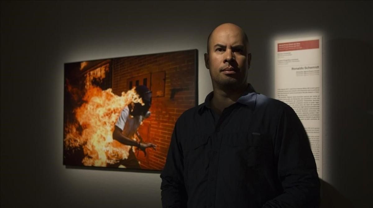 Ronaldo Schemidt, autor de la imagen ganadora de World Press Photo 2018, en el CCCB. Ronaldo Schemidt, autor de la imagen ganadora de World Press Photo 2018, en el CCCB.