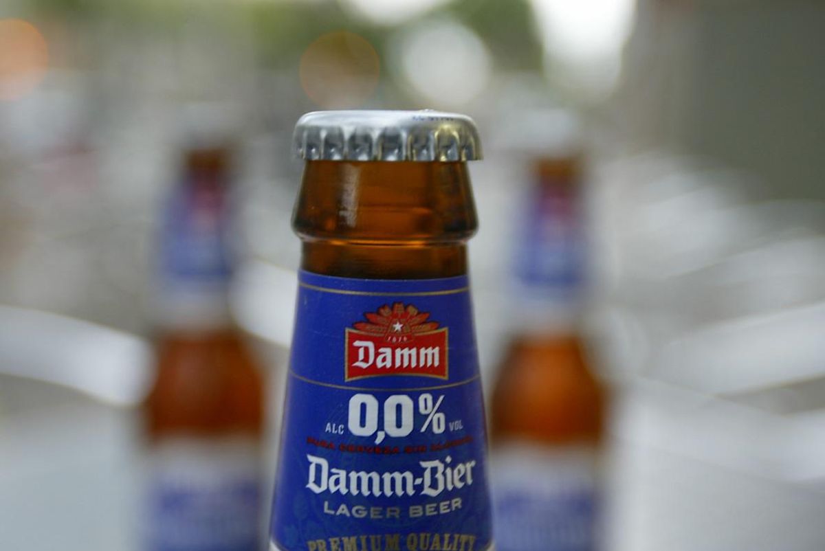 Una cerveza de Damm. Una cerveza de Damm.