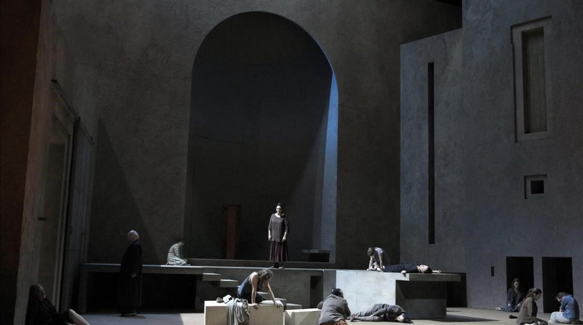 La escenografía ideada por Richard Peduzzi para ’Elektra’, de Richard Strauss, dirigida escénicamente por Patrice Chéreau, que se ha podido ver en el Liceu.