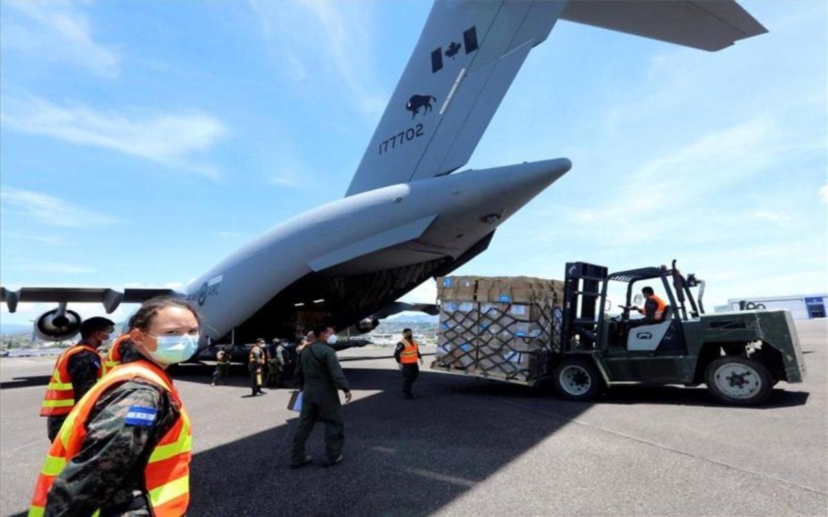 Avión transporta materia médico para combatir a la covid-19 en Honduras. Avión transporta materia médico para combatir a la covid-19 en Honduras.