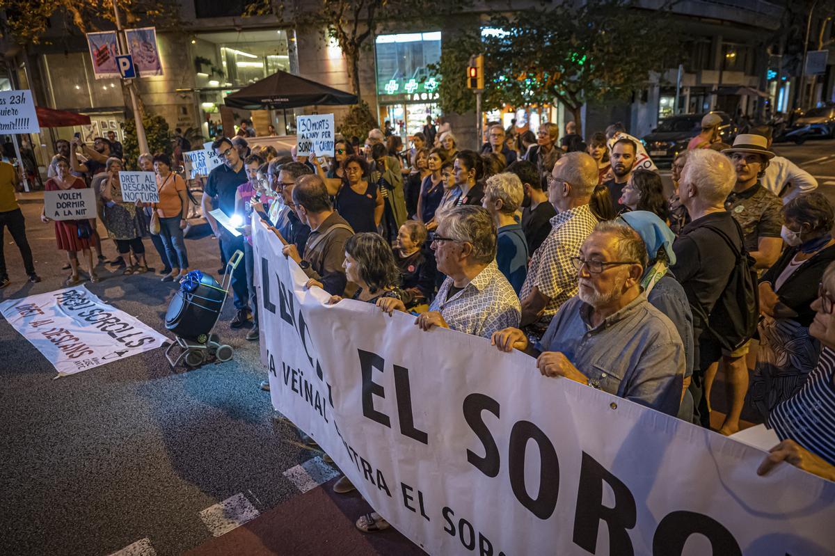 Protesta y lectura de manifiesto en Enric Granados por el ruido y las terrazas 