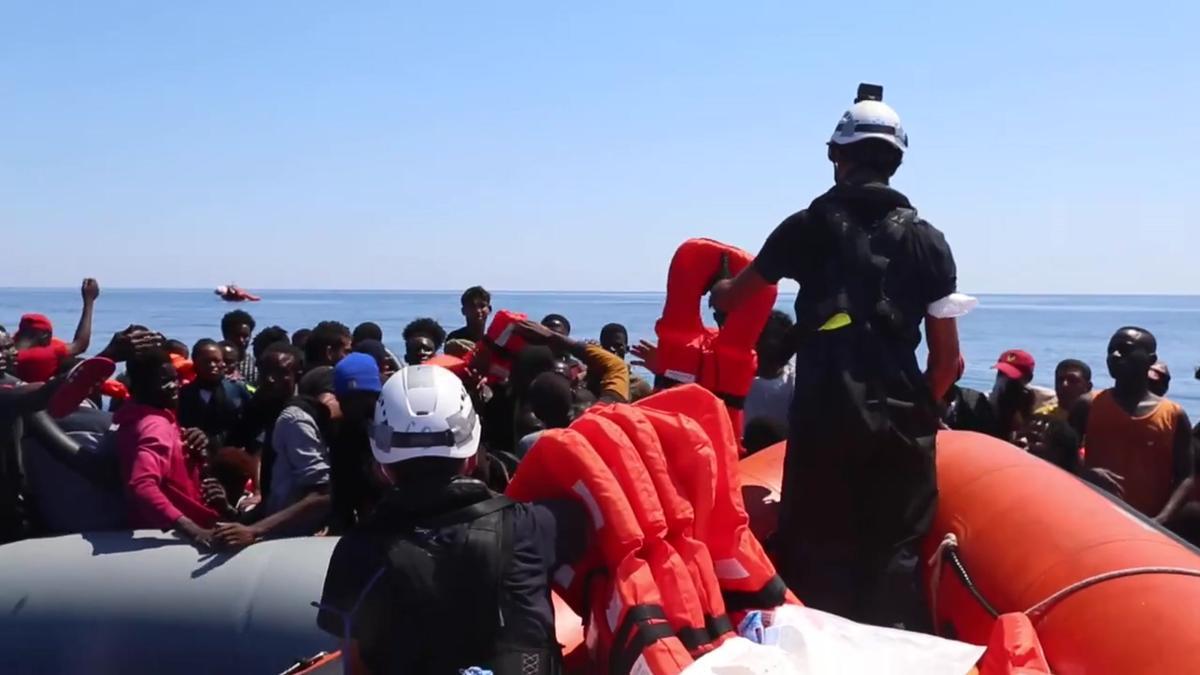 Más de 1.500 migrantes llegan a las costas de Italia.