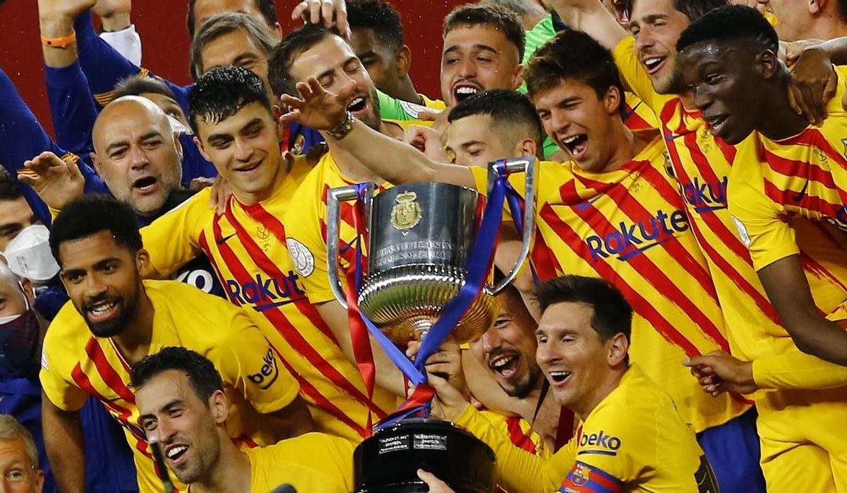 Los barcelonistas celebran su último gran triunfo. Los barcelonistas celebran su último gran triunfo.