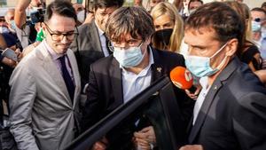 Carles Puigdemont tras salir de la cárcel la tarde de este viernes en Cerdeña.