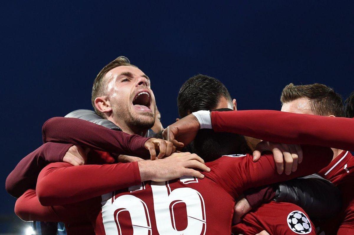 Los jugadores del Liverpool se abrazan tras la clasificación ante el Barça. Los jugadores del Liverpool se abrazan tras la clasificación ante el Barça.