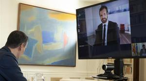 Pedro Sánchez y Pablo Casado, el pasado lunes, durante su reunión por videoconferencia. 
