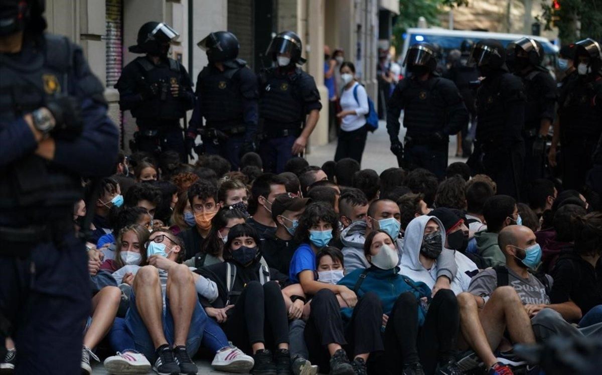 Desahucio en el Eixample, este martes. Desahucio en el Eixample, este martes.