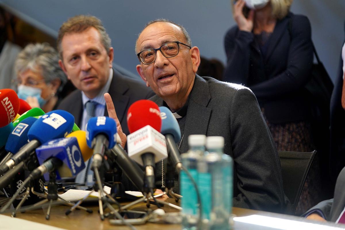 Javier Cremades y Juan José Omella, durante la presentación de la auditoría sobre los abusos en la Iglesia. Javier Cremades y Juan José Omella, durante la presentación de la auditoría sobre los abusos en la Iglesia.