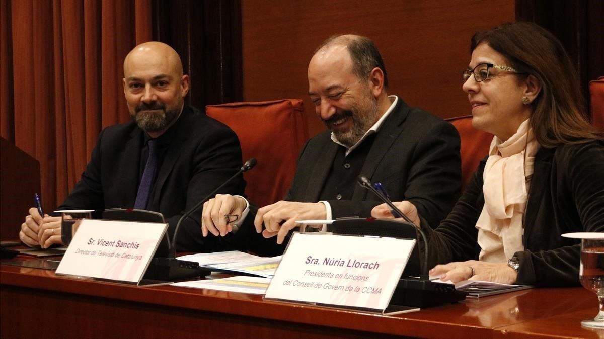 Saül Gordillo, Vicent Sanchis y Núria Llorach, en la comisión de control de la CCMA, en el Parlament. Saül Gordillo, Vicent Sanchis y Núria Llorach, en la comisión de control de la CCMA, en el Parlament.