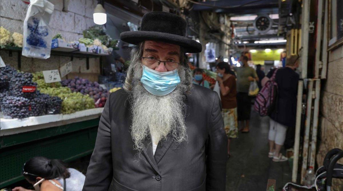Un vendedor israelí en ell mercado de Mahane Yuhuda en Jerusalén. Un vendedor israelí en ell mercado de Mahane Yuhuda en Jerusalén.