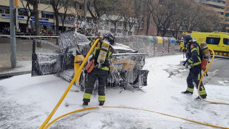 Incendiado Un Coche H brido En La Avenida Meridiana De Barcelona incendiado-un-coche-h-brido-en-la-avenida-meridiana-de-barcelona
