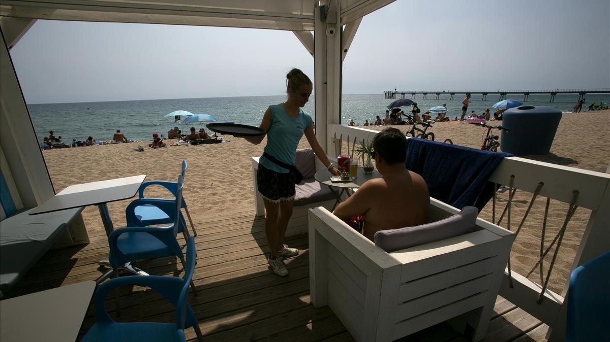 Els xiringuitos de platja de Barcelona renuncien a obrir aquest estiu