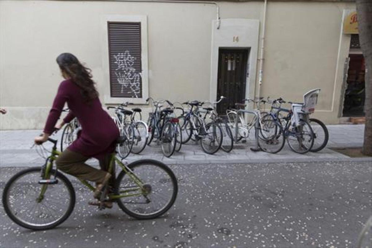 Aparcamientos para bicicletas en la calle Terol de Gràcia.