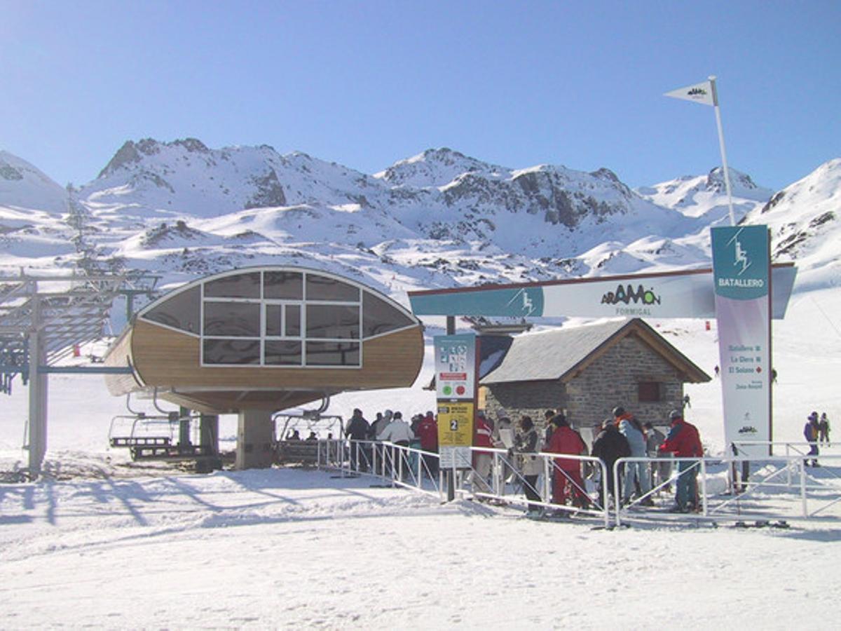 Telesilla de la estación de esquí de Formigal.