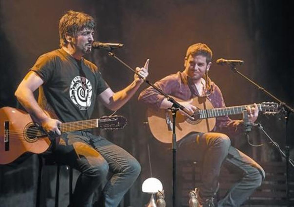 Un momento del concierto de David y José Manuel Muñoz en la Barts, anoche. Un momento del concierto de David y José Manuel Muñoz en la Barts, anoche.