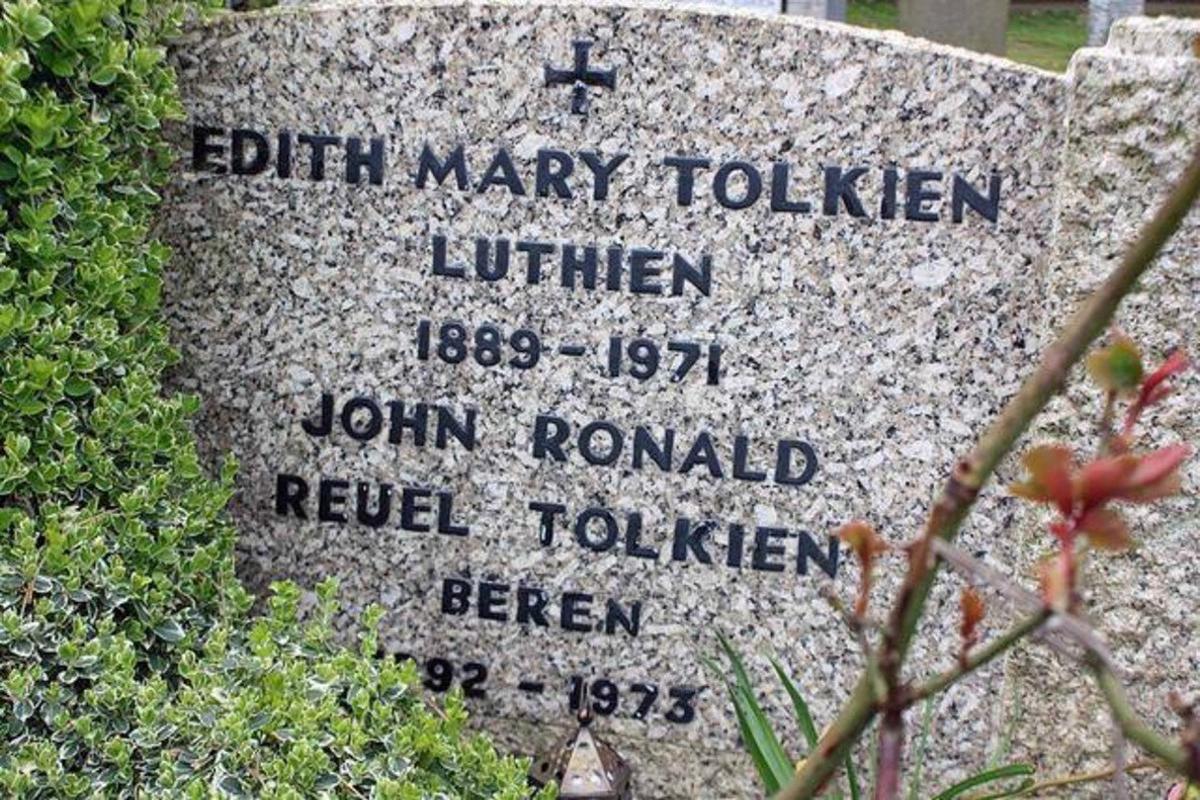 La tumba de Tolkien y su esposa, Edith, en el cementerio de Wolvercote, en Oxford.