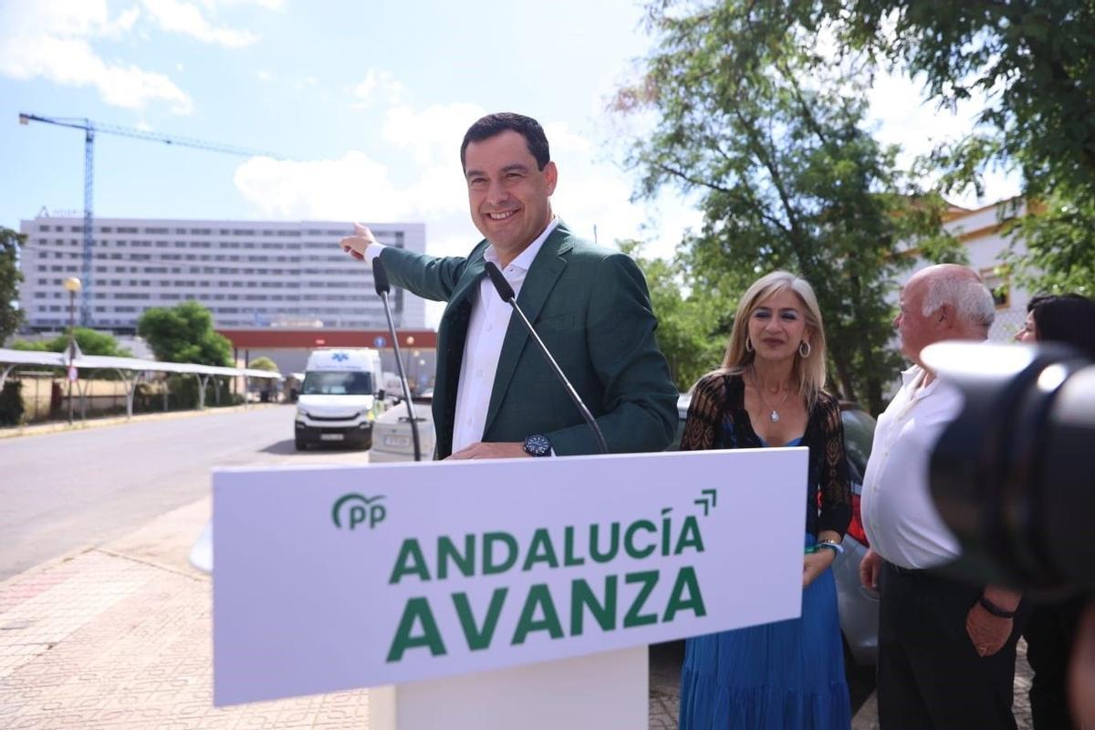 La promesa de la 'tele' gratis en los hospitales enfrenta a Moreno y Espadas
